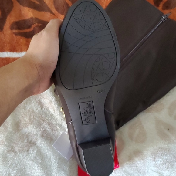 Shoes - Picture 5 of 6